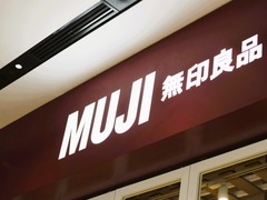 「財布代わりにも！」【無印】の「ポリエステルカードケース」はバッグに取り付けて財布代わりにもなる便利アイテム　お出かけや旅行で活躍中(Fav-Log by ITmedia)