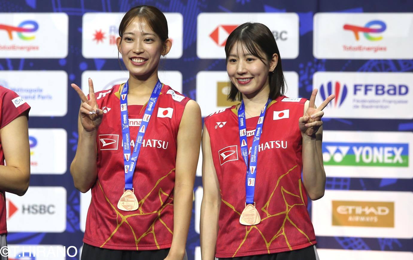エポック ワン 【松山奈未 志田千陽 ダブルス】ストレート勝利で笑顔の銅メダル ◇志田千陽、笑顔ショット “有終”銅メダル…松山奈未と【写真複数