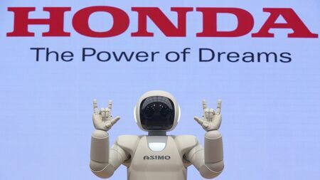 ホンダの世界的ロングセラーであるスーパーカブ。50ccモデル生産終了が報じられたが、同社の「脱エンジン」戦略と市場変化の象徴となっている。