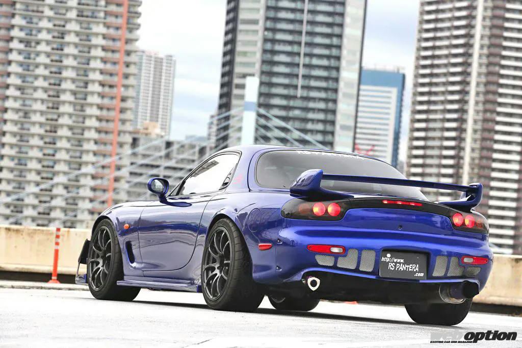 RSパンテーラが手掛けた20B改3ローターNAエンジンを搭載するFD3S型RX-7のエンジンルーム