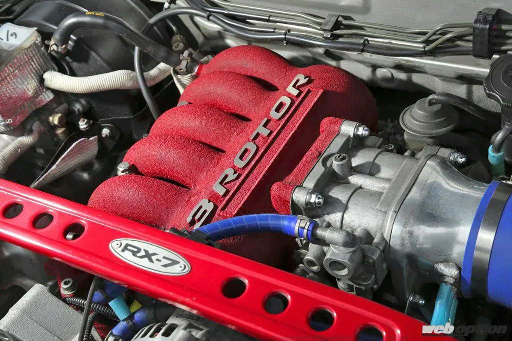 アドバンレーシングRZホイールとRSパンテーラオリジナルローターで強化されたFD3S RX-7の足回り