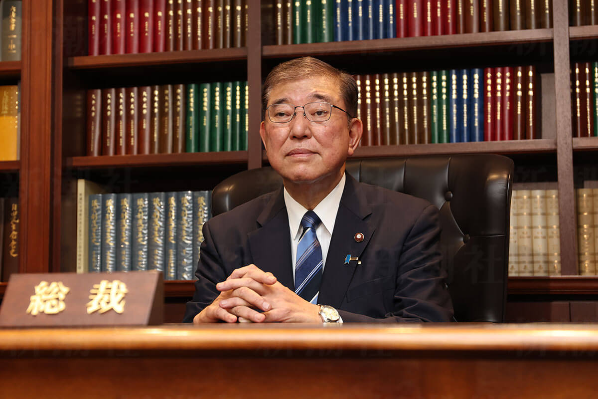 参院選大敗後、自民党の総裁選前倒し問題に直面する石破茂首相