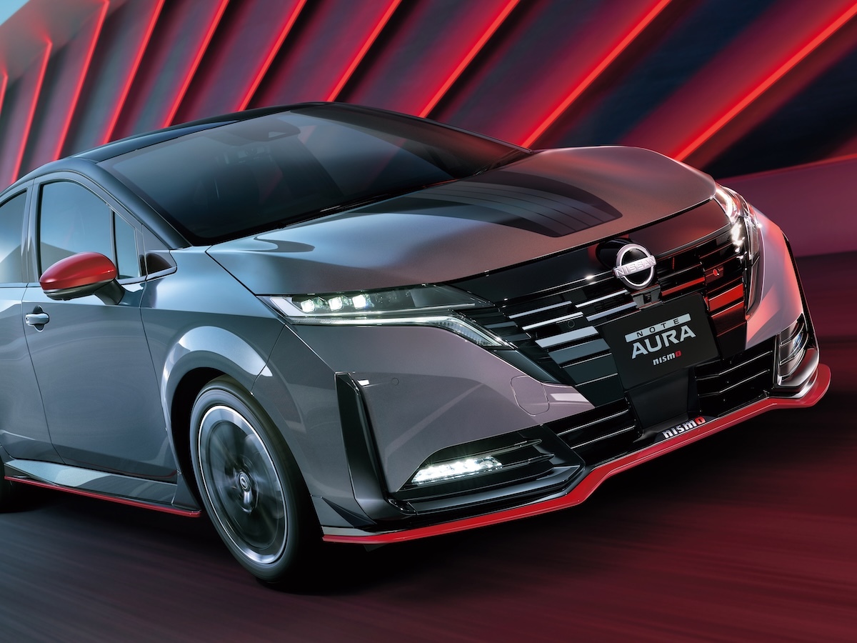 改良された日産ノートオーラと新たに登場したオーテック・ラインの外観