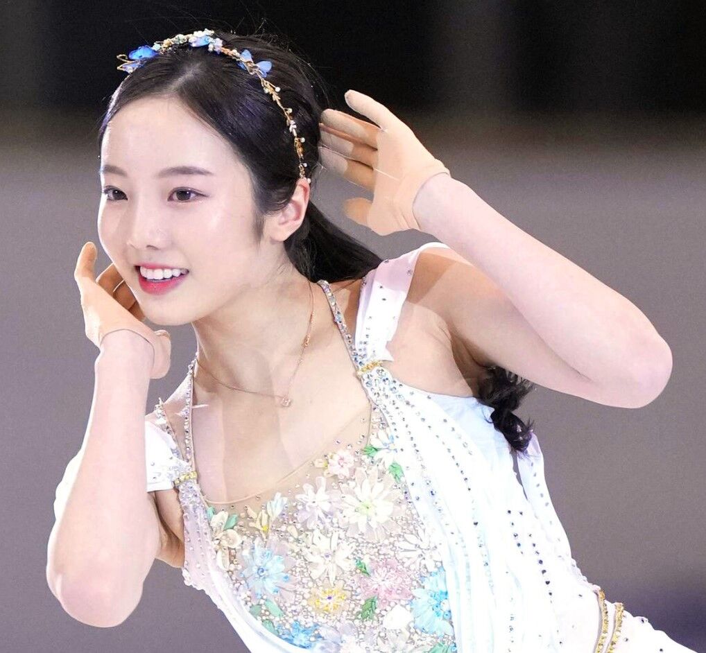 24時間テレビでコンテンポラリーダンスを披露する本田真凜さん、白いドレス姿でステージを舞う