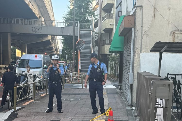 東京都世田谷区で発生した路上殺人事件の現場写真、国道246号線近くの住宅街