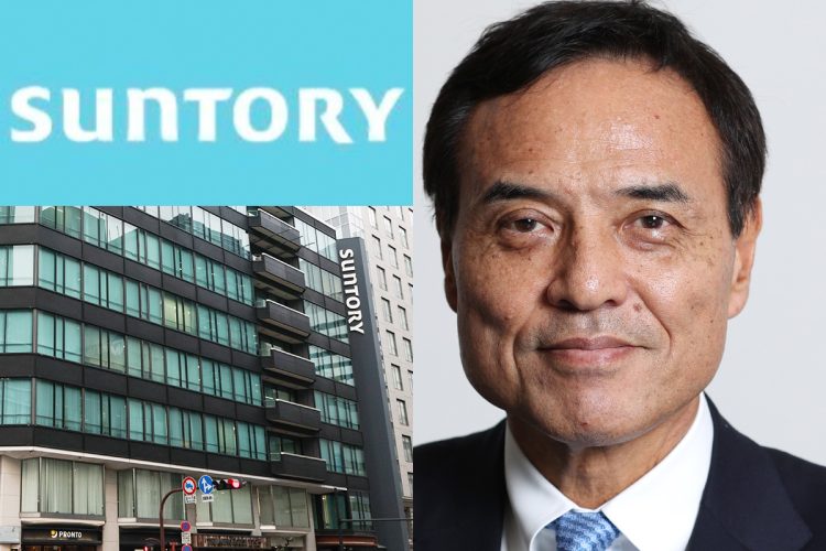 サントリー新浪剛史会長が緊急記者会見で辞任を発表する様子