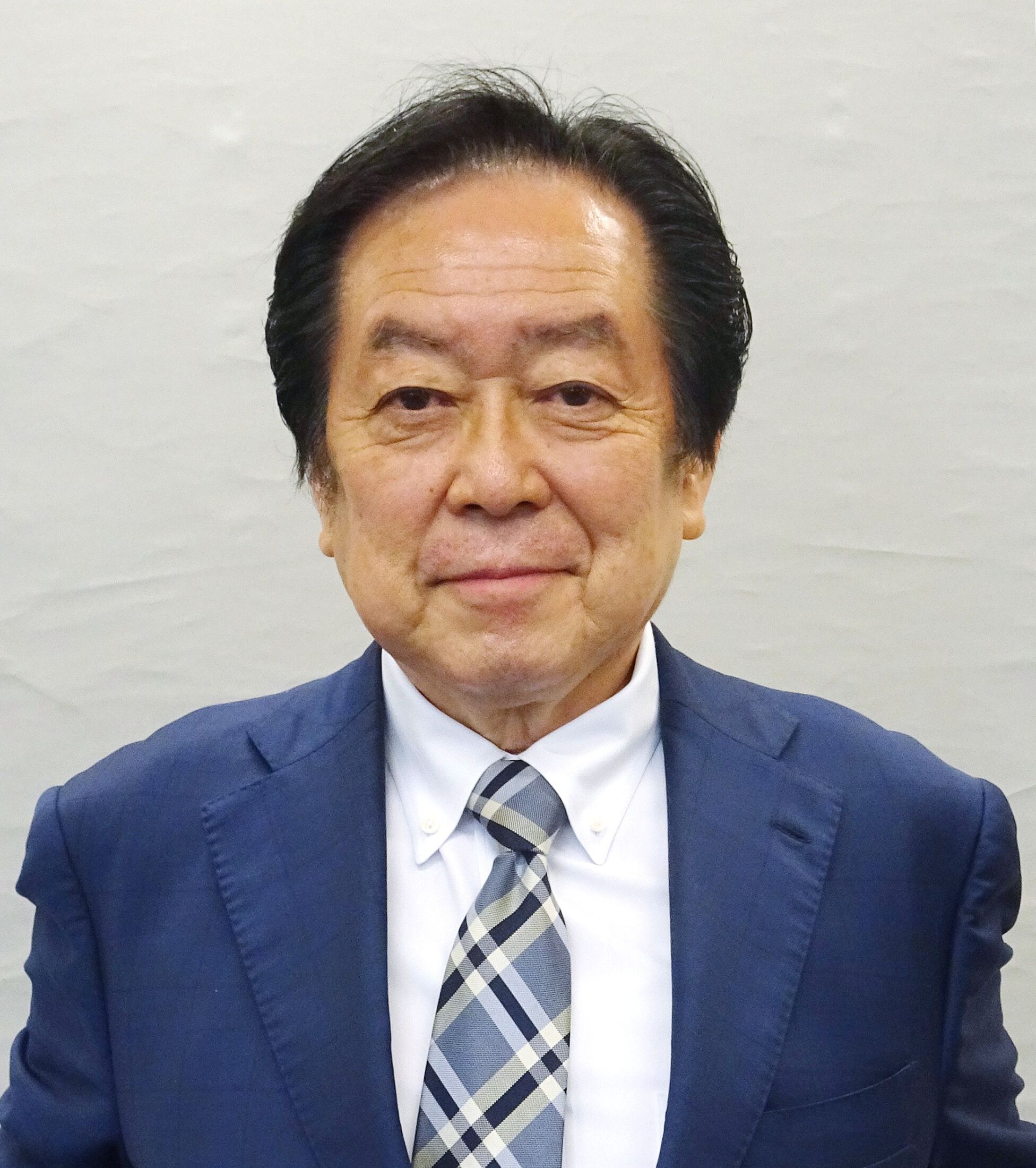 公設秘書給与詐取疑惑で捜査を受け、議員辞職した石井章氏