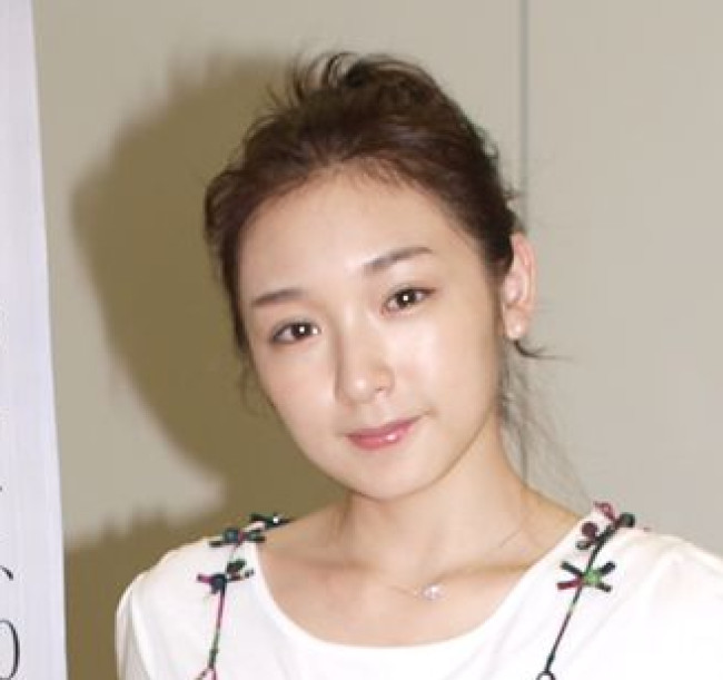 加護亜依の魅力的な近影、元モーニング娘。としての輝き