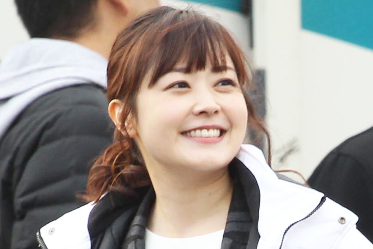 日本テレビの人気アナウンサー、水卜麻美氏が笑顔でカメラに応じる様子。過酷なスケジュールが話題となっている。