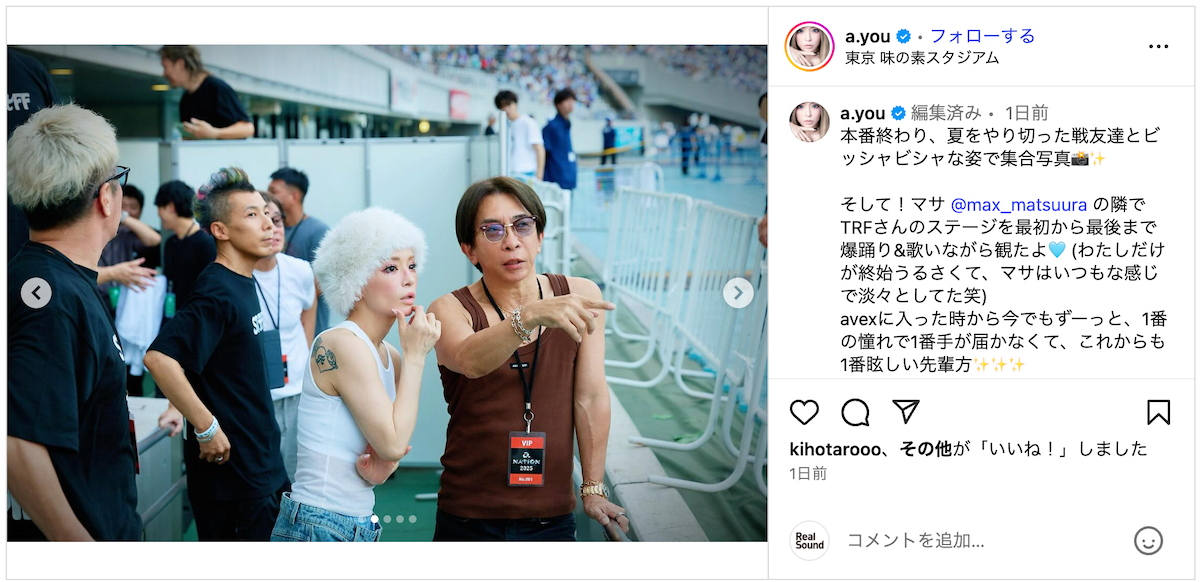 浜崎あゆみが「a-nation 2025」でエイベックス会長の松浦勝人氏と共にTRFのライブを熱心に鑑賞している様子。