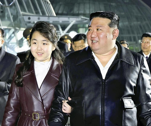 金正恩氏の娘「ジュエ」氏が外遊デビュー…訪中に同行、後継者として内外にアピールか