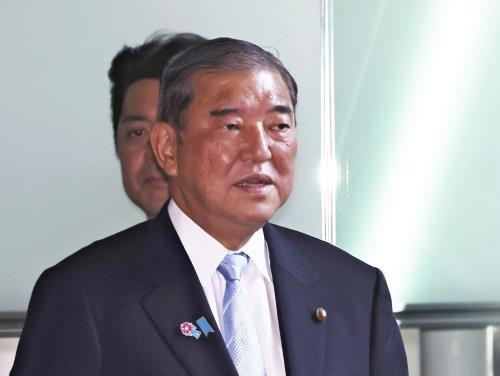 石破首相、続投意向を示す中での官邸入り