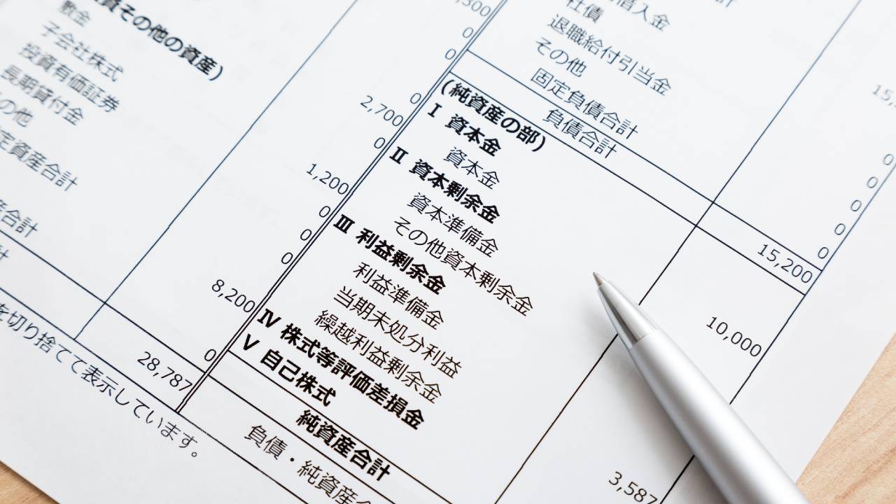 日本企業の内部留保を示すグラフのイメージ。財務省の調査結果に基づき、企業の利益剰余金が600兆円を超えた状況を視覚的に表現。