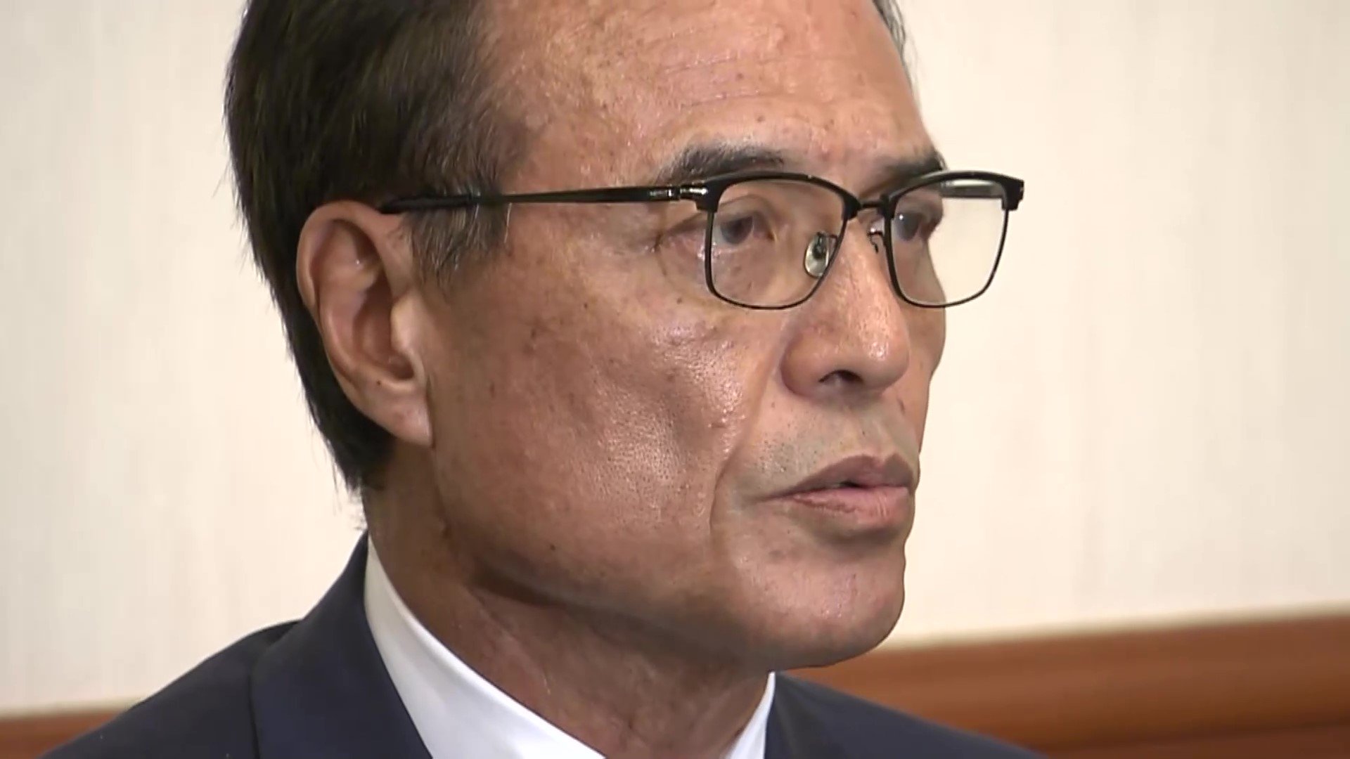 サントリーホールディングスの新浪剛史前会長がサプリメント問題に関する会見で発言する様子