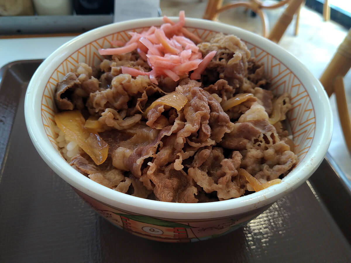 価格競争力を高めるすき家の牛丼並盛