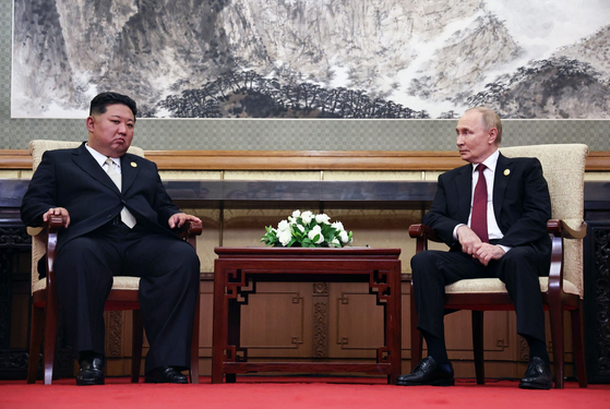 プーチン大統領「ロシア訪問を」 金正恩委員長「近いうちに会いたい」…150分会談