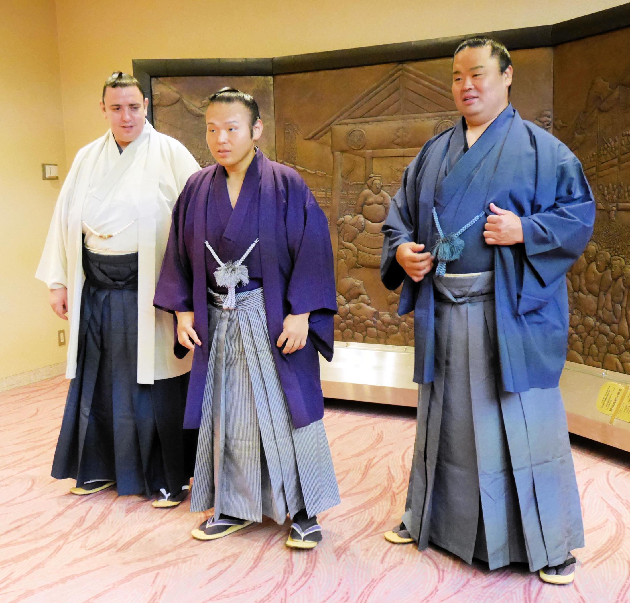 もはや、誰？」元大関貴景勝の湊川親方 相撲協会の断髪式紹介