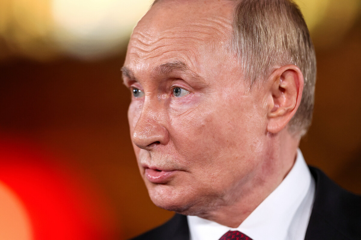 プーチン大統領が北京で演説する様子。中国訪問後にロシア極東で開催される東方経済フォーラムでの重要性を強調。