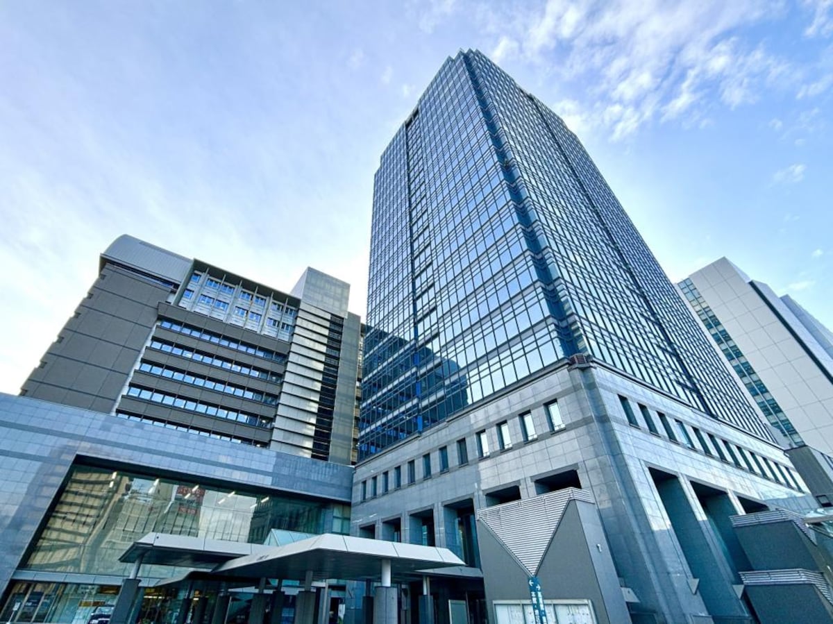 堺市役所庁舎。この庁舎内の文化課が参政党集会の公共施設利用を巡る問題に対応した。