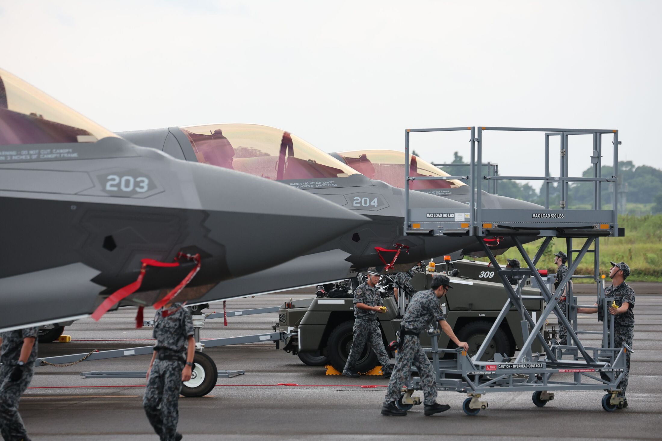 新田原基地上空を飛行する最新鋭ステルス戦闘機F-35B、日本の防空を担う