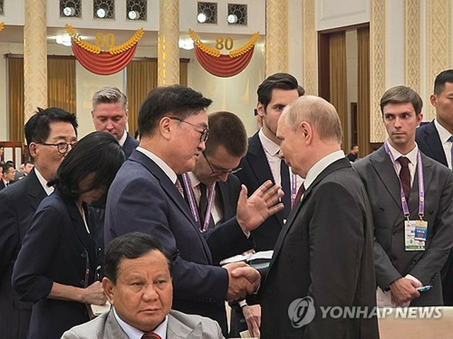 韓国国会議長　金正恩氏に「会えてうれしい」＝プーチン氏とも会話