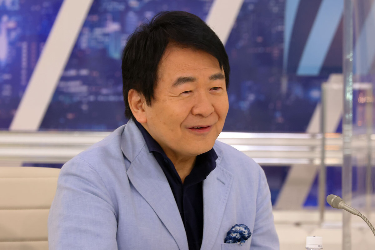 日本の経済学者で元大臣の竹中平蔵氏の肖像。フジテレビの改革における「サイカ」との提携に際して、社内外からその影響力に注目が集まっている様子を示す。