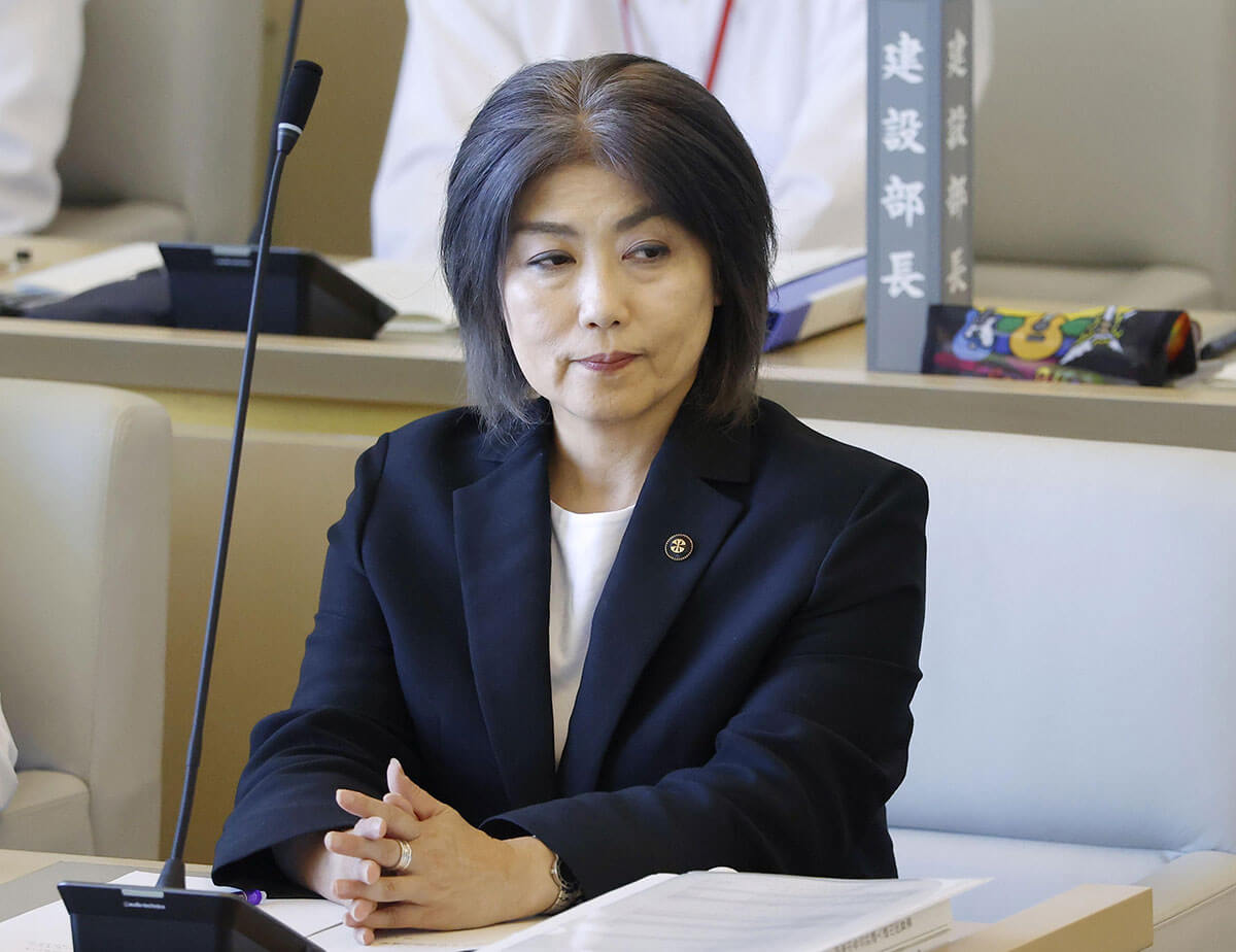 伊東市の政治混乱の渦中にある田久保眞紀市長の公務中の様子