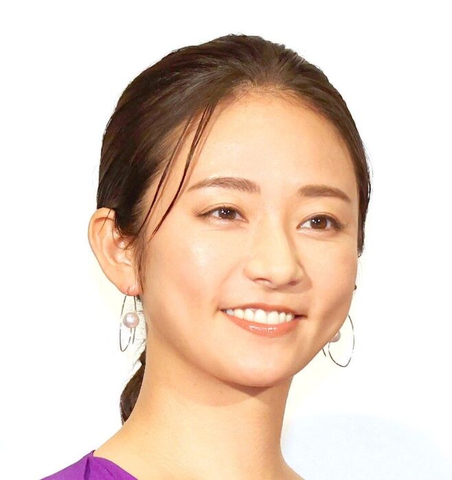 黒髪ロングと黒衣装で「リアルモナリザ」に変貌した女優・木村文乃の最新ビジュアル