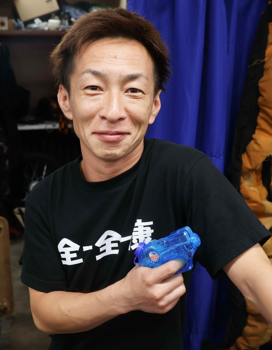 オートレーサー鈴木宏和選手直筆サイン入りTシャツ＆浜松オートカレンダー※おまけ有 オートレーサー鈴木宏和選手直筆サイン入りTシャツ＆浜松オート