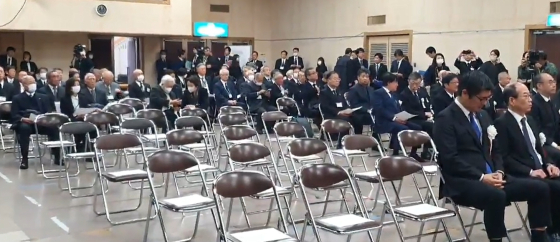 佐渡金山で執り行われた追悼式の様子。韓国政府が不参加を表明し、日本側のみが参加したことで、式典は不完全な形で行われたと報じられた。