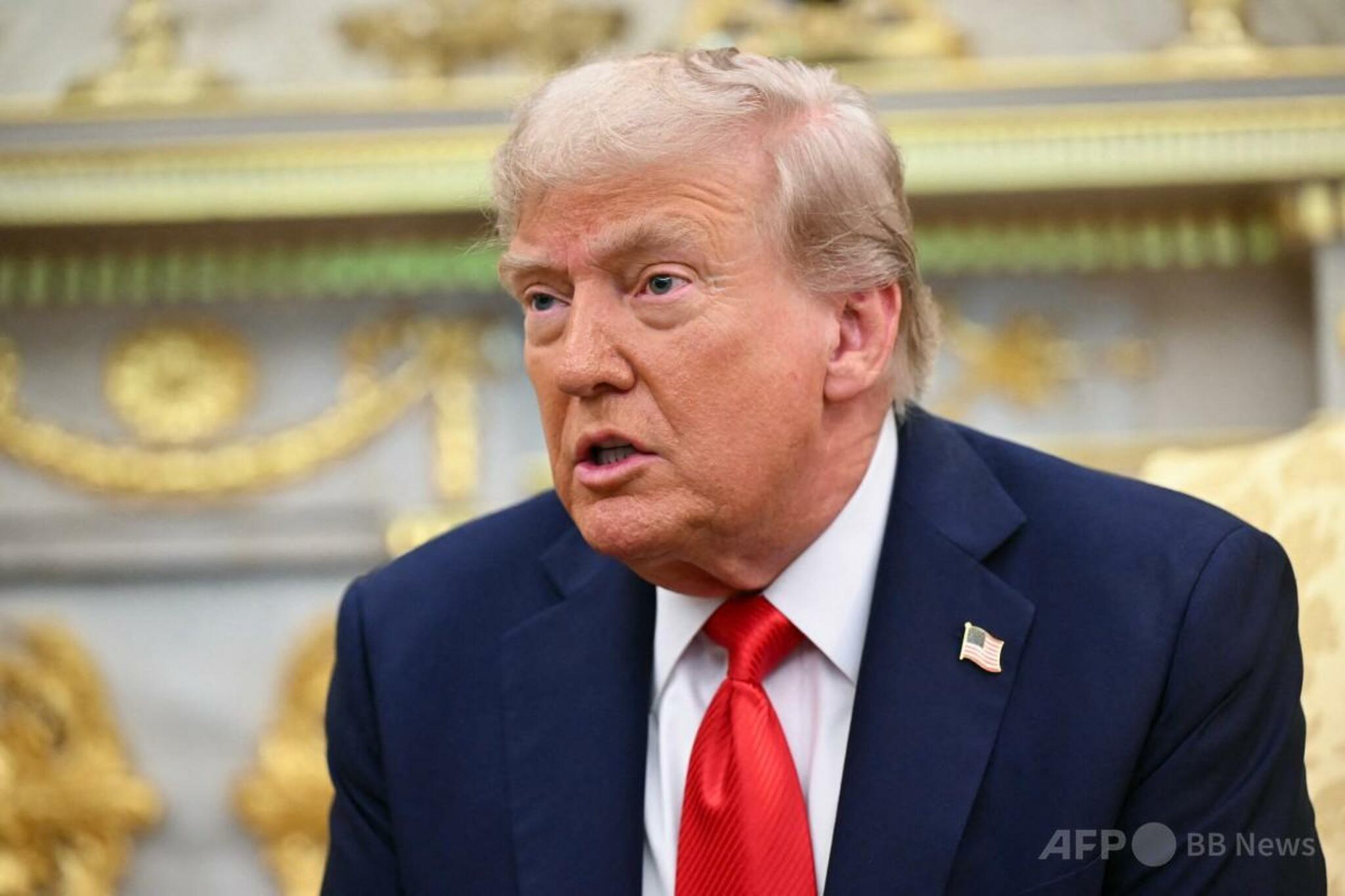 ビデオ会議で欧州各国首脳と対話するドナルド・トランプ元大統領