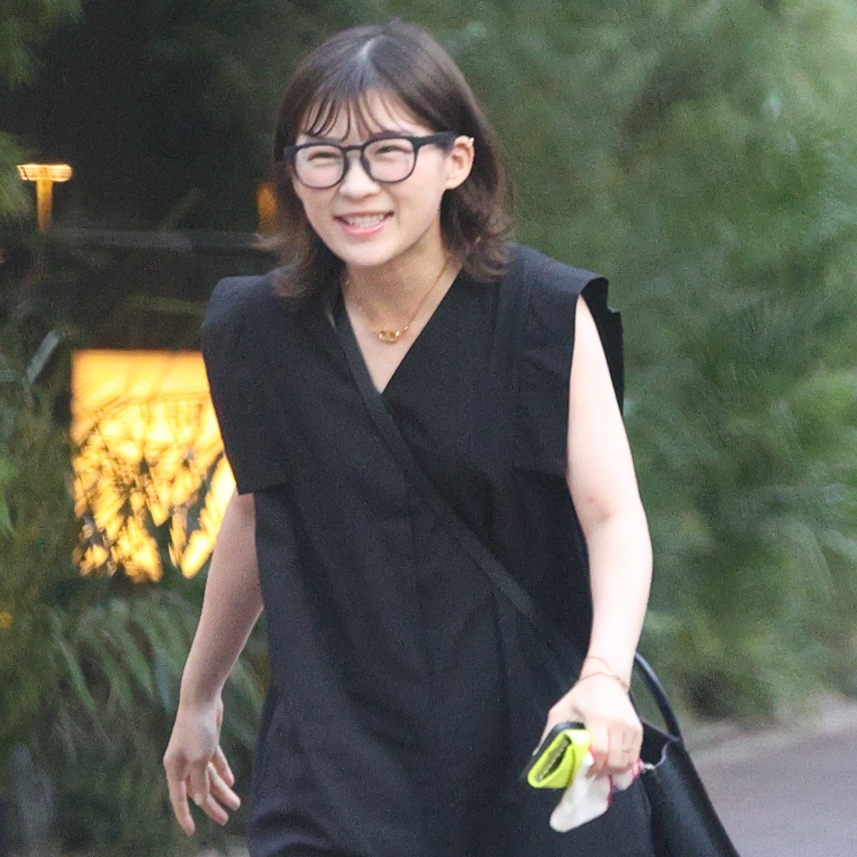 伊藤沙莉が『虎に翼』祝賀会に笑顔で出席、左手薬指に結婚指輪が光る女優の姿