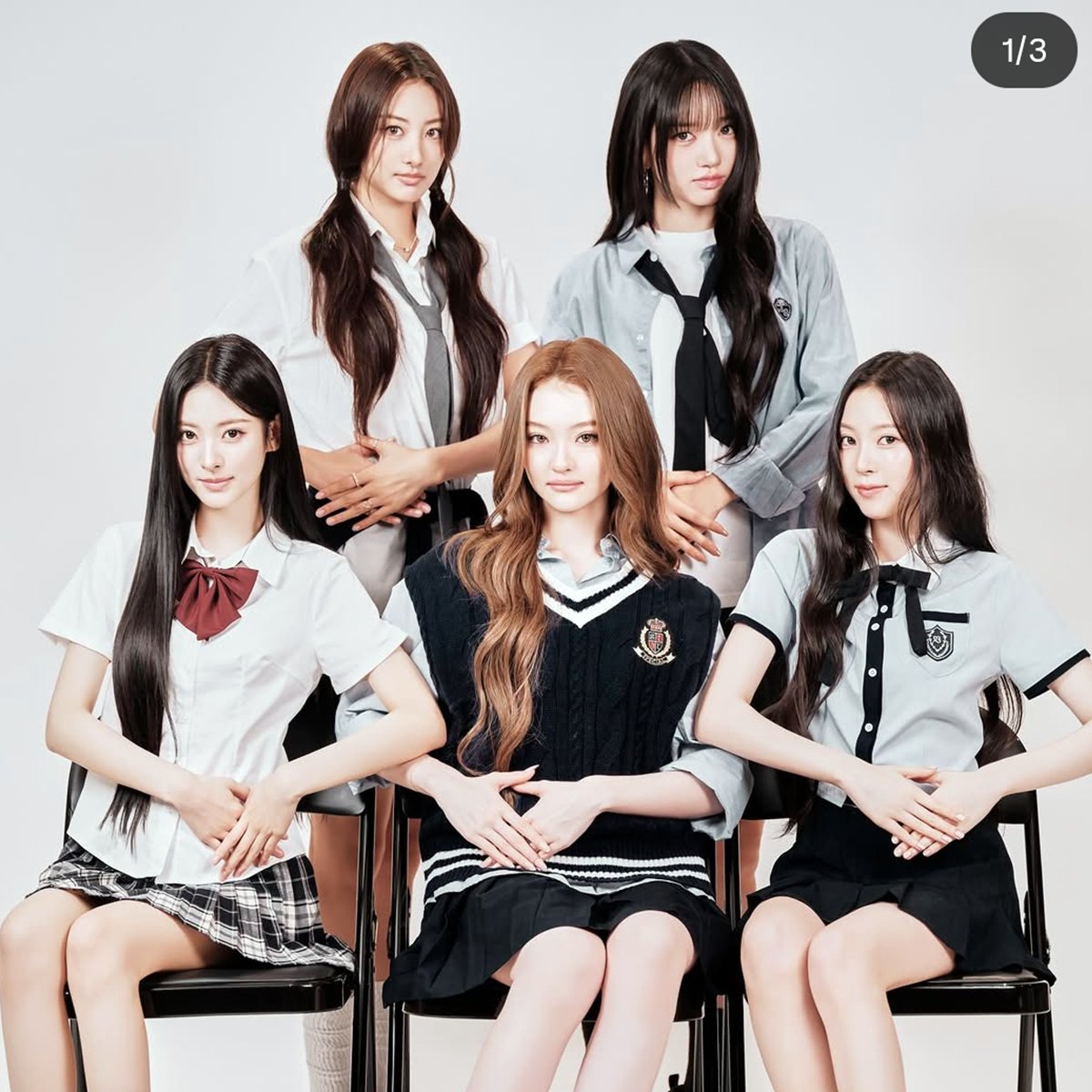 K-POP新人ガールズグループMEOVVのメンバー5人。日本デビューも果たしている。