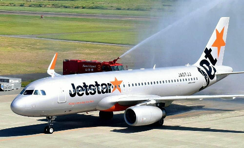離陸したジェットスター機に落雷、成田空港に引き返す…機首に痕跡
