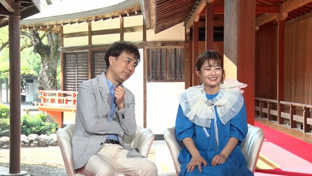 「新婚さんいらっしゃい！」MCの藤井隆と井上咲楽が笑顔で進行、番組3周年ツアーの様子