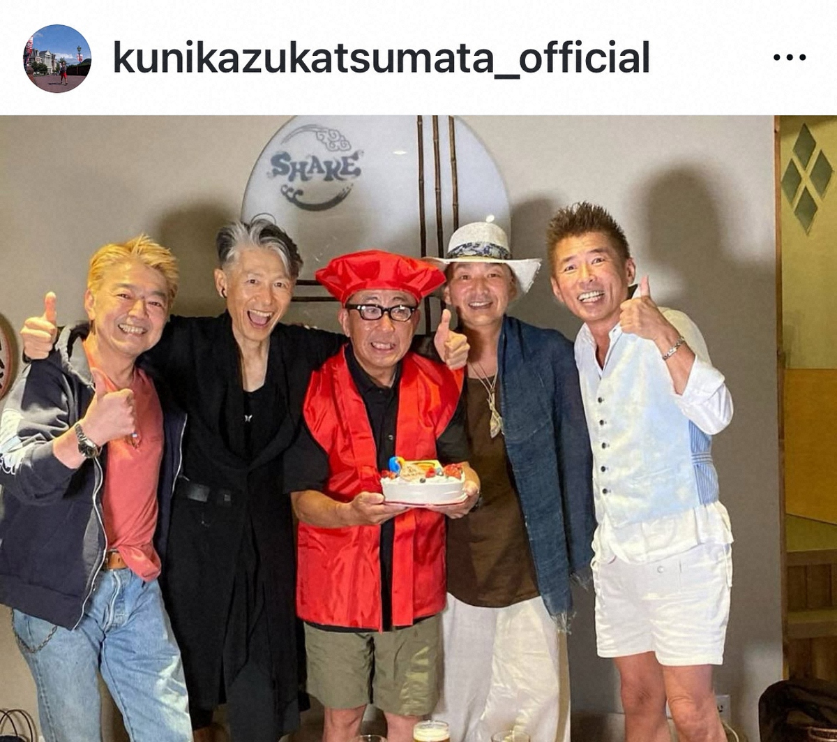 アイドルグループCHA-CHAのメンバー5人が松原桃太郎さんの還暦パーティーで再集結した様子