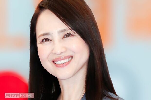 歌手活動45周年を迎える松田聖子さんの輝かしいポートレート