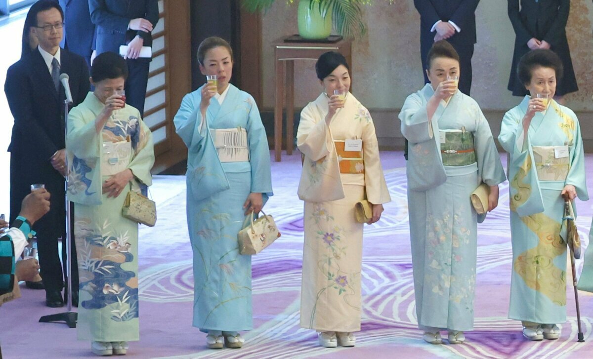 TICAD宮中茶会で乾杯する女性皇族方。涼やかな絽の訪問着姿でアフリカ首脳夫妻をもてなす優雅な様子。