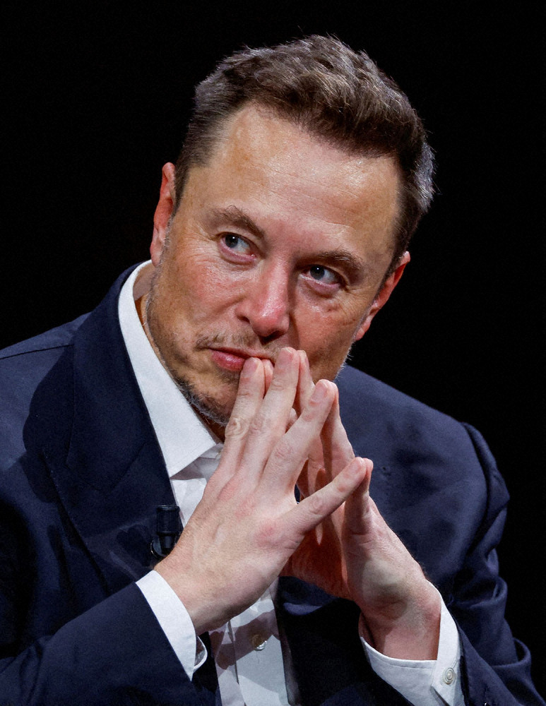 テスラのイーロン・マスクCEO、史上最高額の報酬パッケージ提案を受け表情