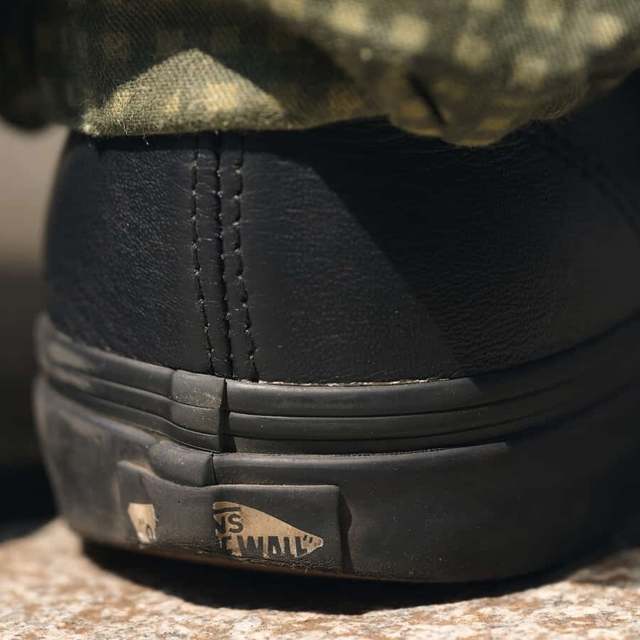 VANS 黒 レザー スニーカー オーセンティック VANS オーセンティック レザー (メンズスニーカー) 価格比較