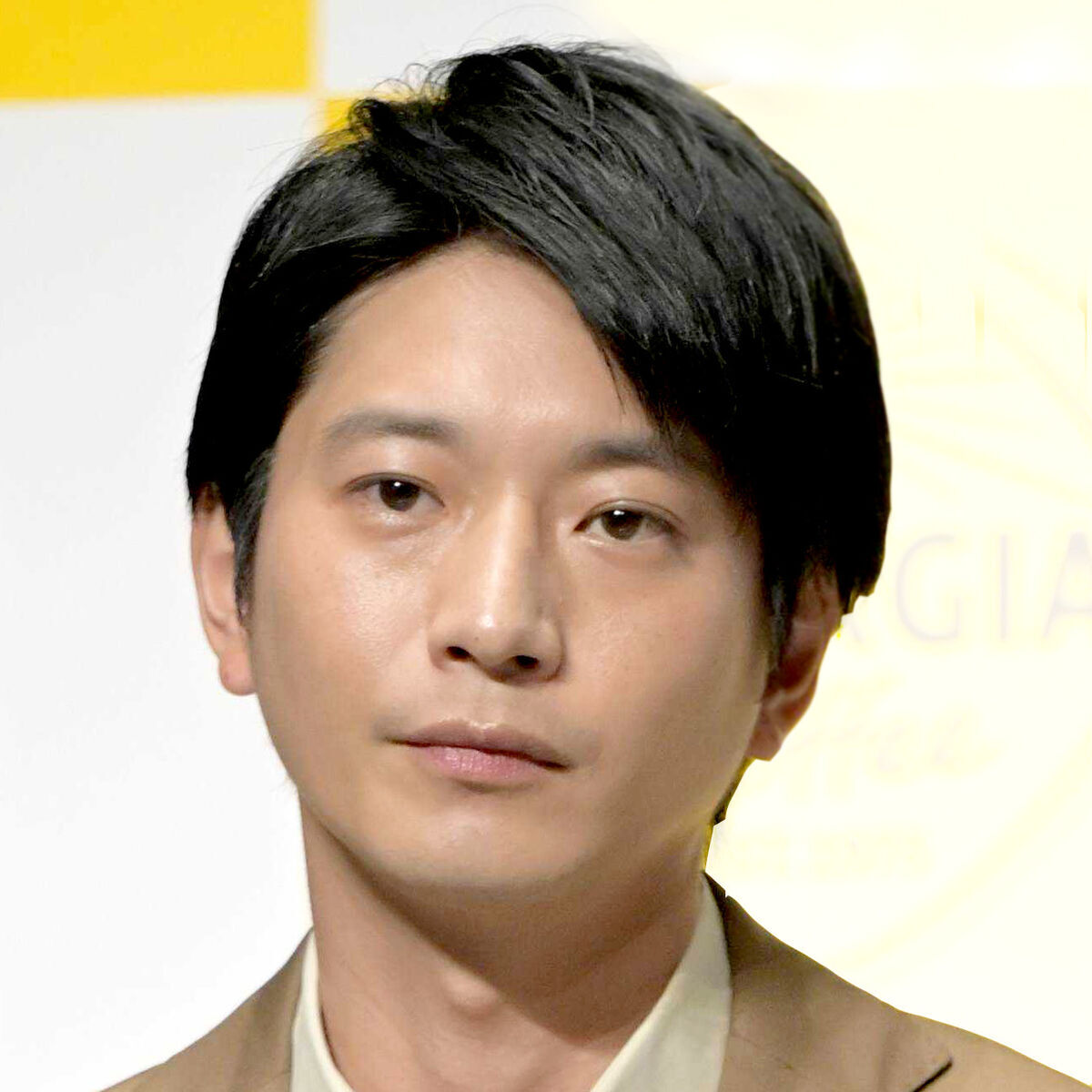 向井理、日本テレビ「メシドラ」出演時の姿。43歳とは思えない若々しい魅力を放つ。