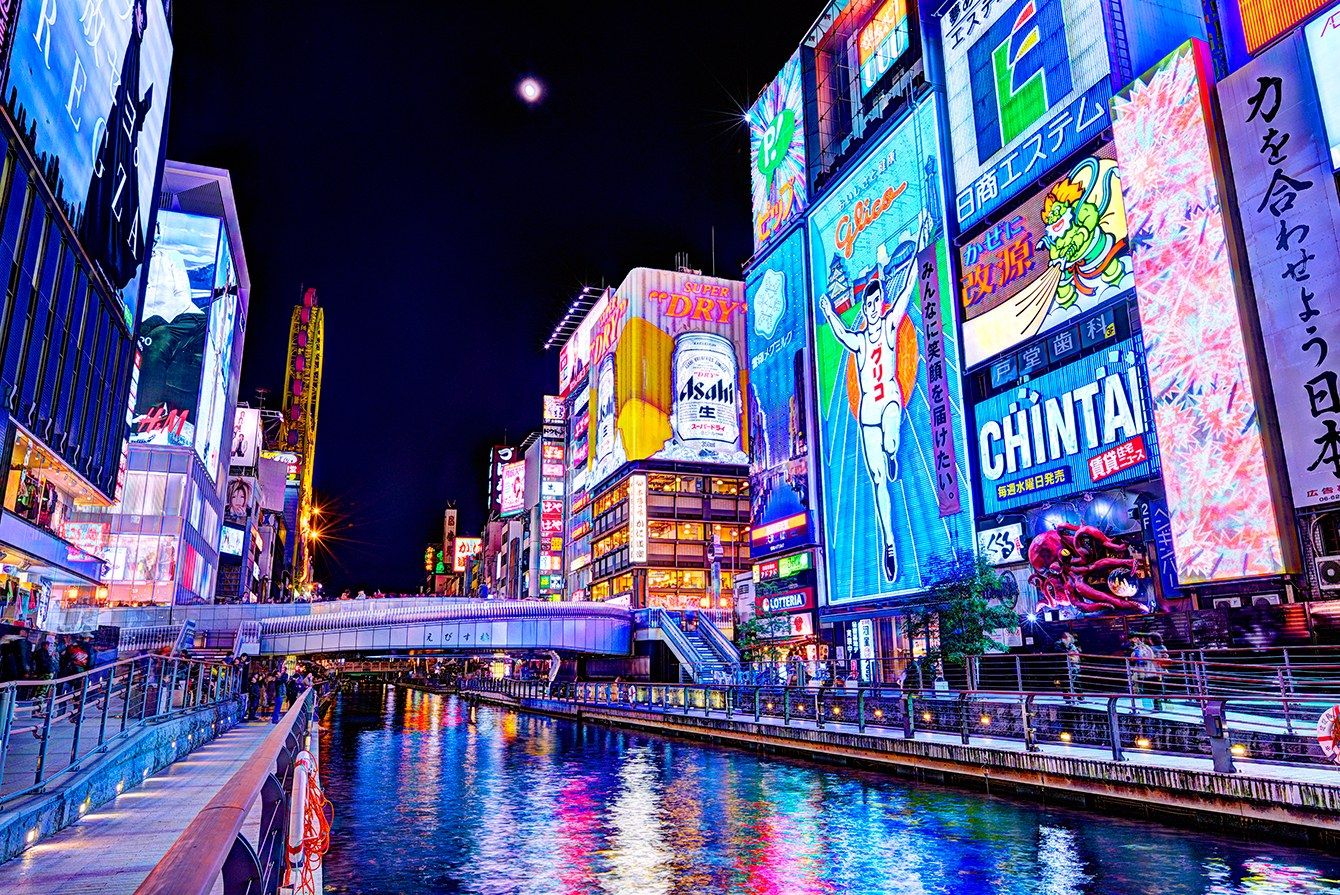 夜景が美しい大阪道頓堀、活気あふれる観光地