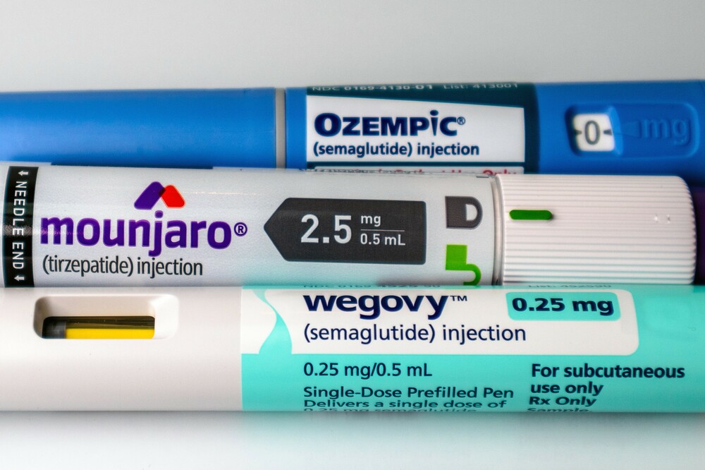 GLP-1受容体作動薬の注射器。痩身目的での不適切な使用が社会問題化している一方、医療政策や産業戦略の観点からもその開発・活用が注目されている。