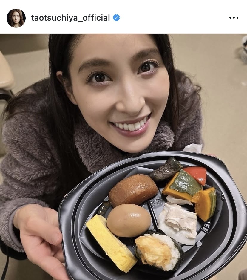 土屋太鳳さんの公式Instagram投稿からの写真：彼女の自然な笑顔