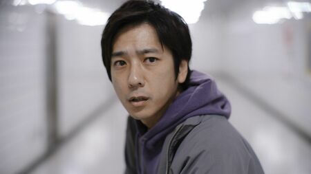 映画「8番出口」が全国公開され、異例の大ヒットを記録する様子