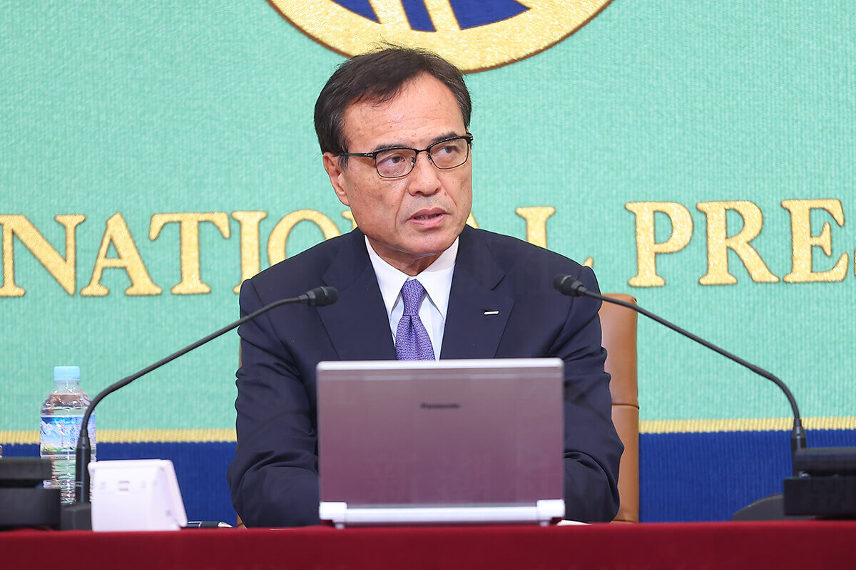 新浪剛史氏：サントリーHD会長辞任後も経済同友会代表幹事を務める姿