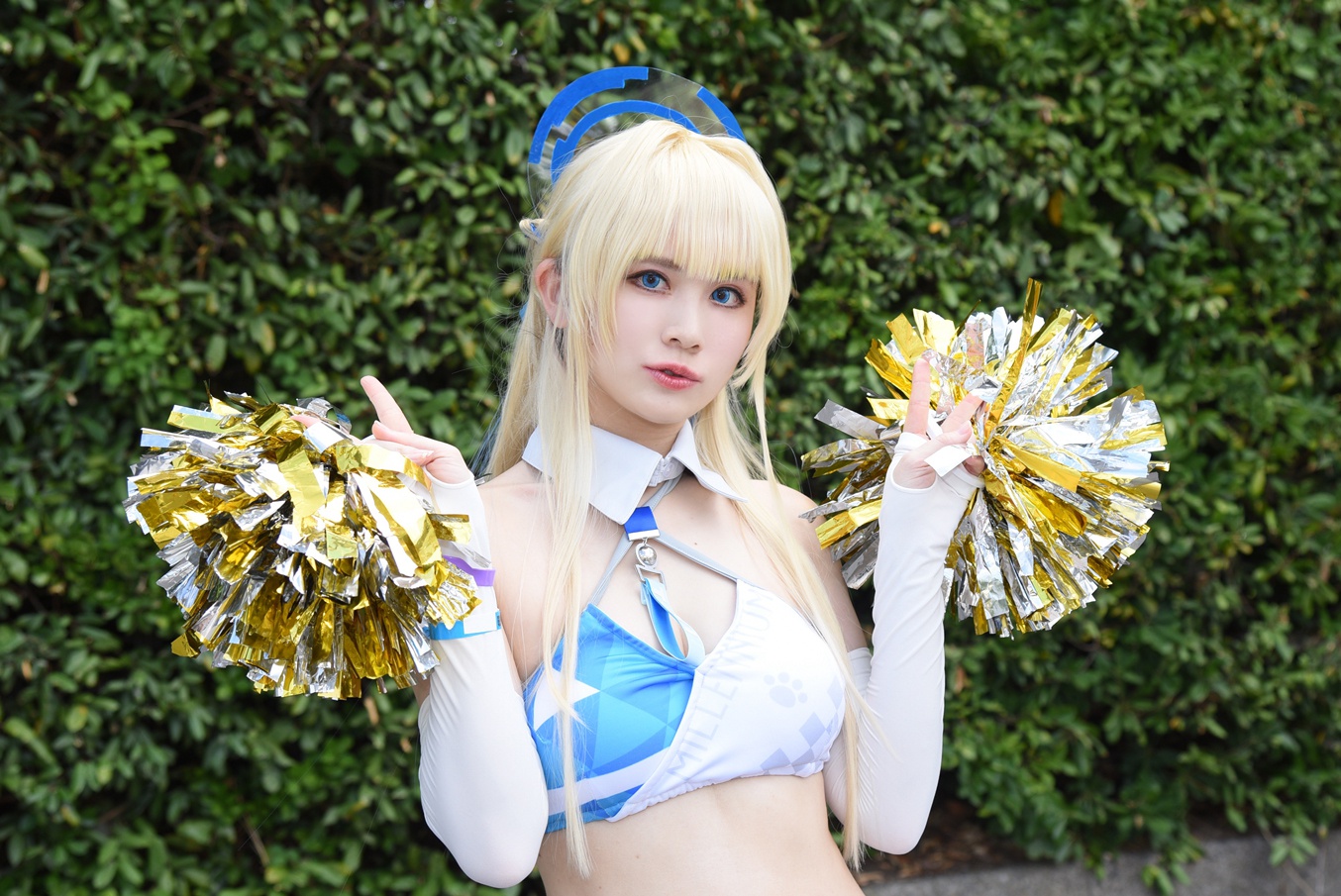 人気ゲーム「ブルーアーカイブ」の飛鳥馬トキに扮する千凛さくらさん、チアガール衣装でイベントを彩る