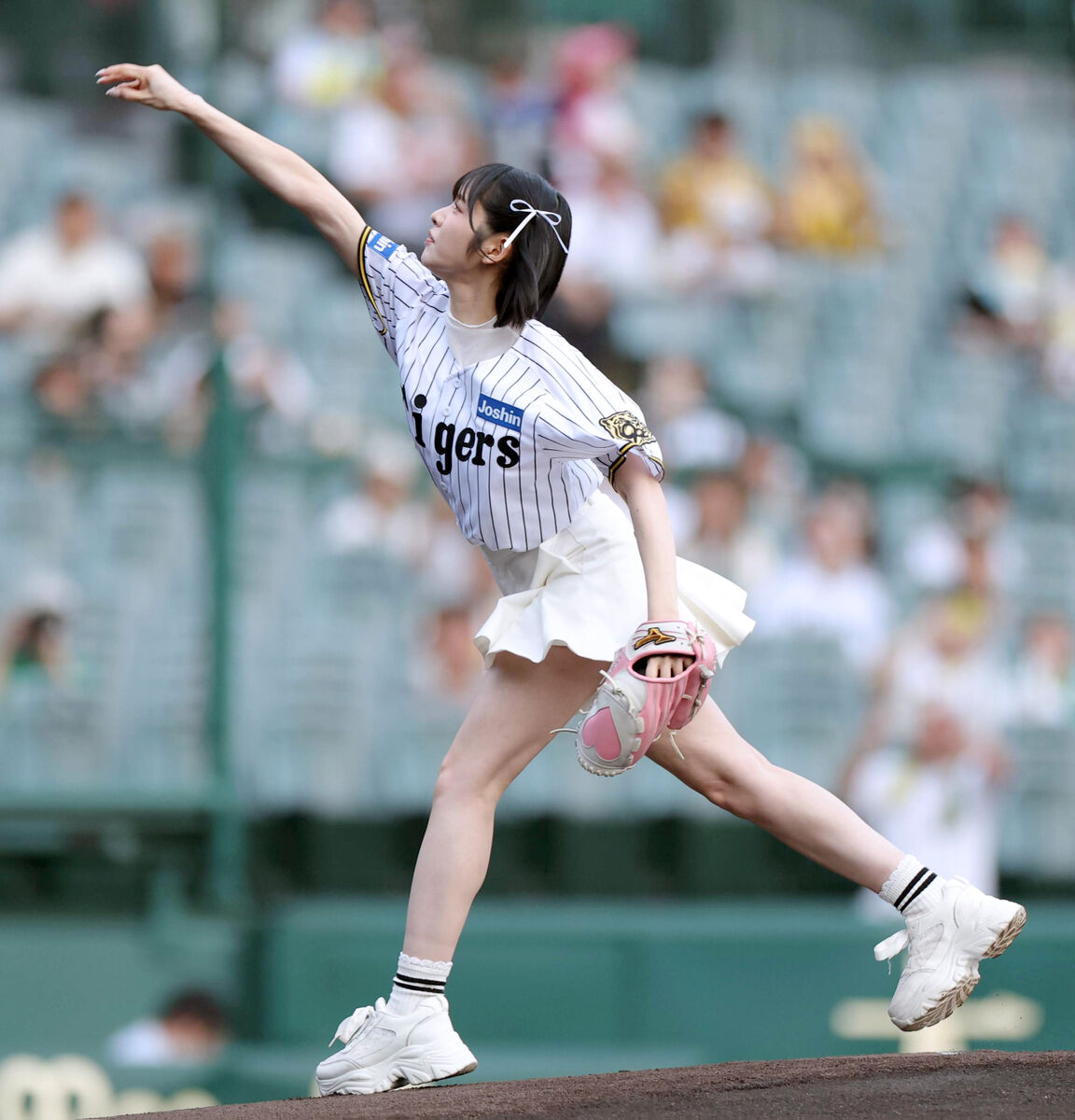 鎮西寿々歌 ユニフォーム FRUITS ZIPPER・鎮西寿々歌が甲子園でファーストピッチ