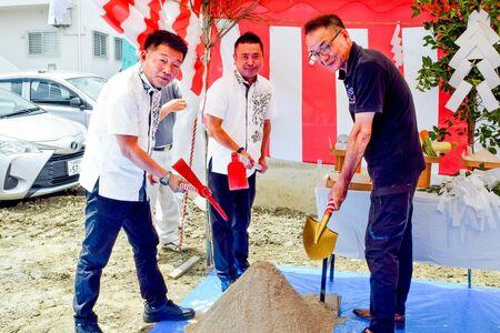 日建ハウジング、与那原町で分譲戸建住宅の地鎮祭　木造２階建て、全２棟の戸建住宅(沖縄タイムス)