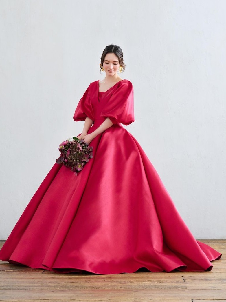 ウェディングドレス 結婚式　カラードレス　赤　ピンク　お色直し 失敗しないカラードレス選び｜ウエディングのお色直しドレス人気